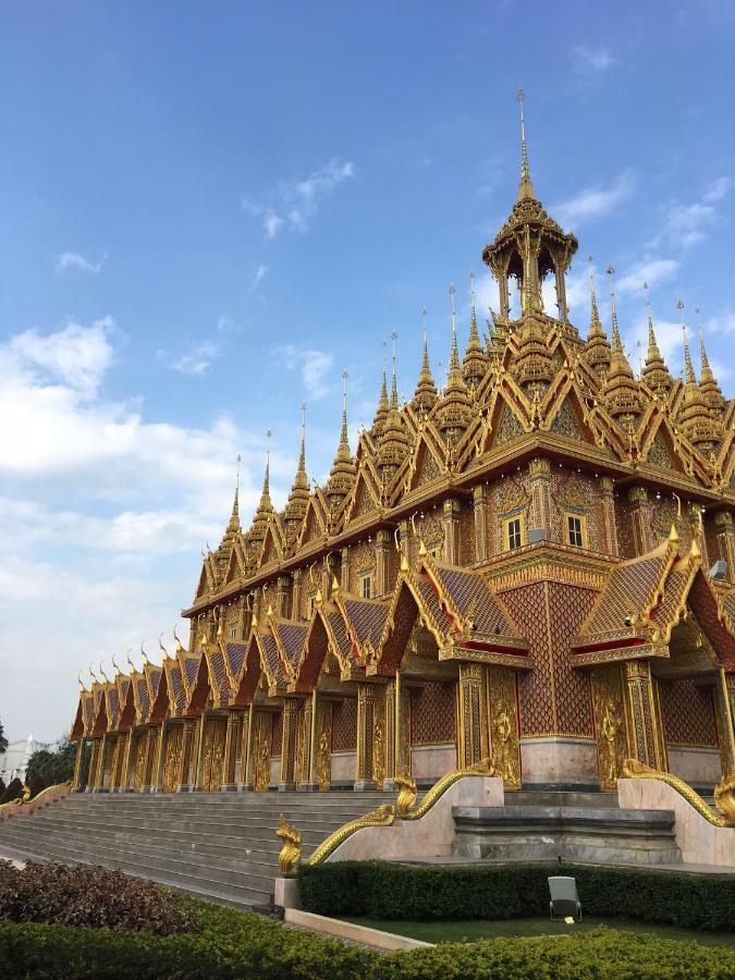 Sunray Guesthouse สุนันท์บ้านพักริมคลอง Uthai Thani Exterior foto